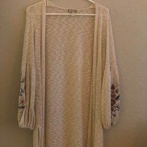 Summer Cardigan w/embroidered sleeve